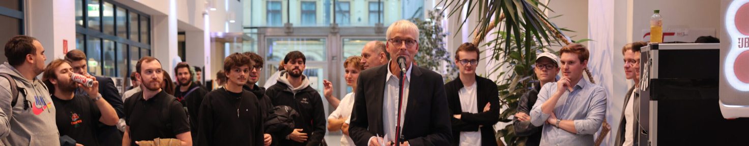 Direktor hält eine Rede